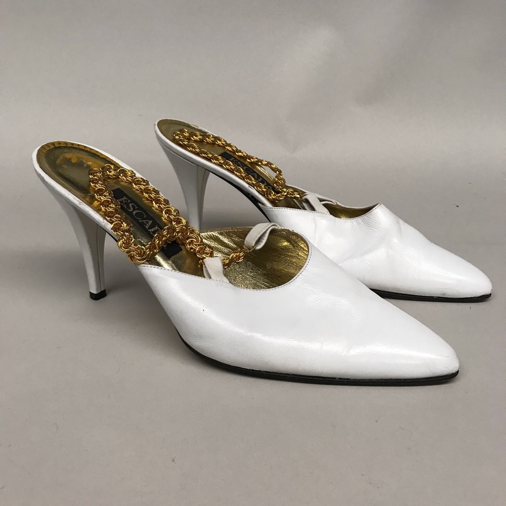 Vintage escada white leather heels with chain back